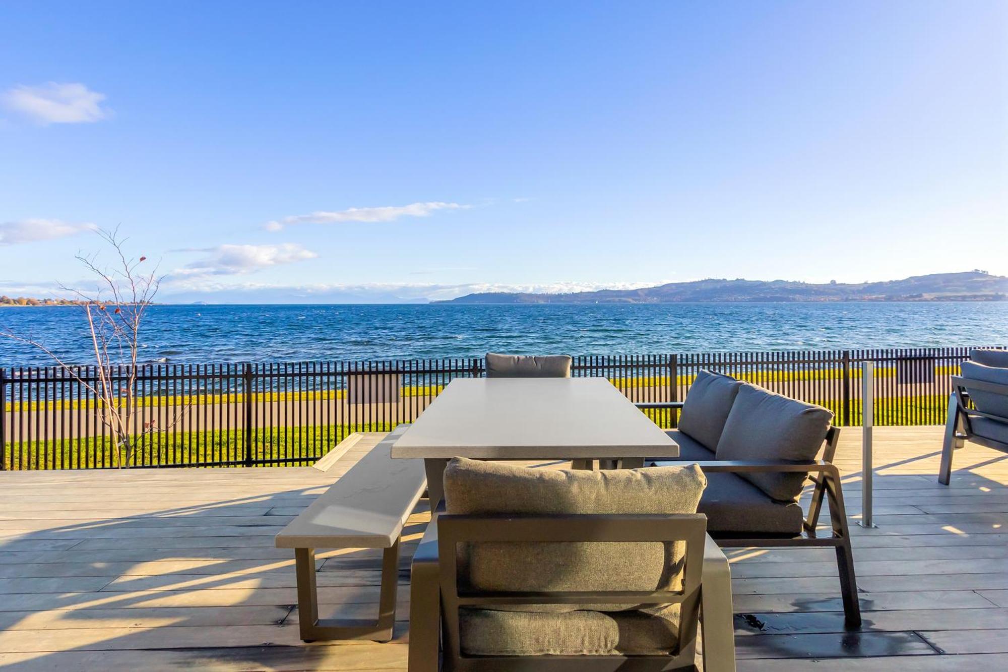 Absolute Lakefront House Таупо Екстер'єр фото